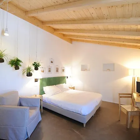 Montegusto 4* Castel Del Monte (Apulia)